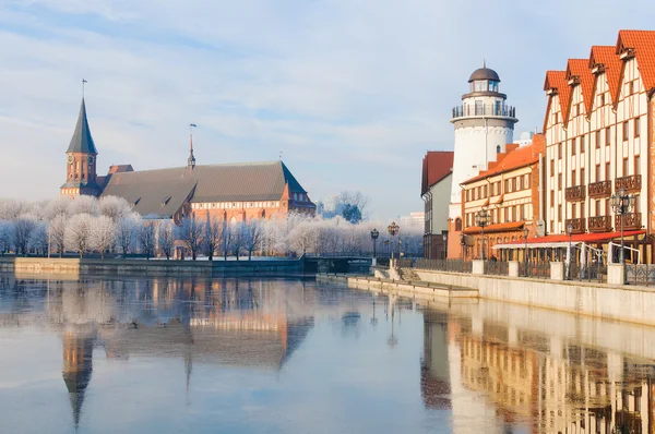 Rybářské vesnice a kant katedrála. Kaliningrad. Rusko — Stock fotografie