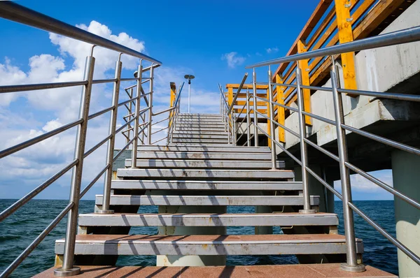 Escalera al muelle — Foto de Stock