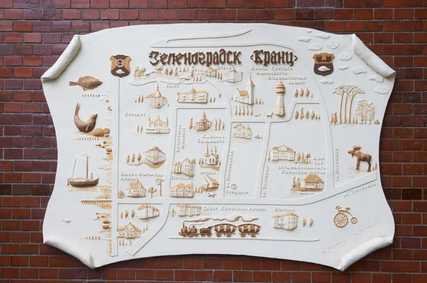 Sightseeing in Zelenogradsk. Schematic plan on the wall — Stock Photo, Image