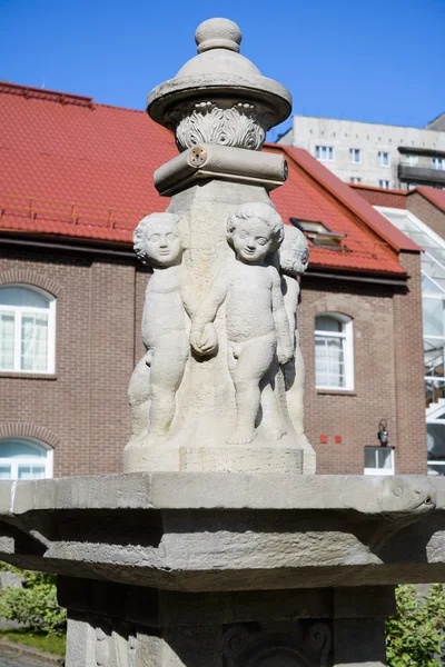 Fontän "puttenbrunnen". Kaliningrad — Stockfoto