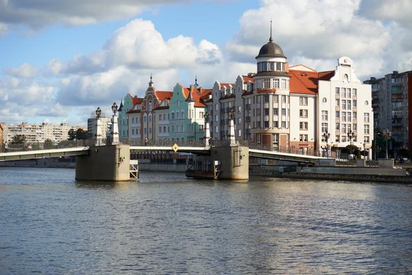 Etnografische en trade center, embankment van het vissersdorp in kaliningrad, Rusland — Stockfoto