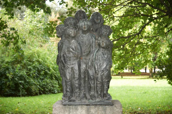 Die Skulptur im Park — Stockfoto