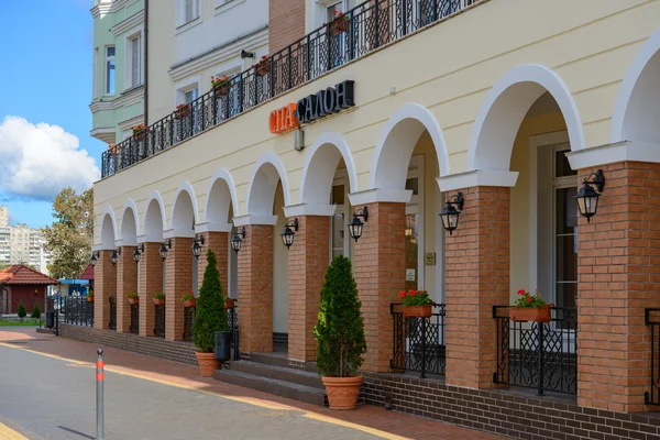 Centro etnográfico y comercial, terraplén del pueblo pesquero de Kaliningrado, Rusia . — Foto de Stock