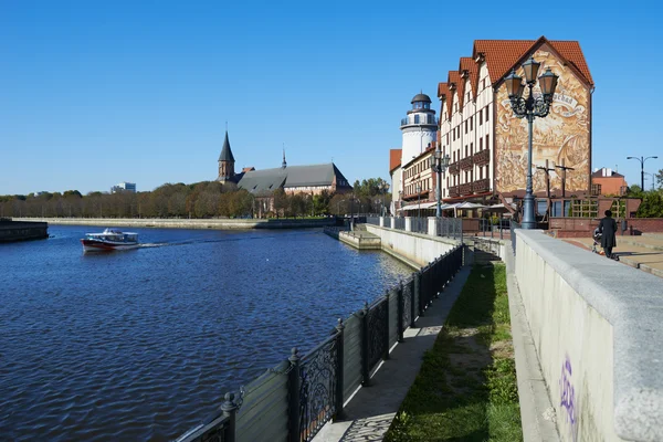 Etnografické a obchodní centrum, nábřeží rybářská vesnice v kaliningrad, Rusko. — Stock fotografie