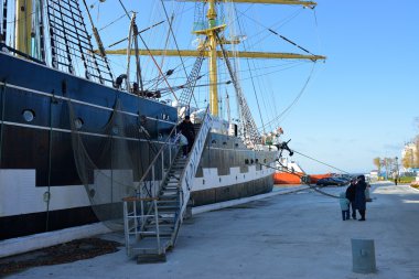 Rus Donanma yelken eğitim gemisi 