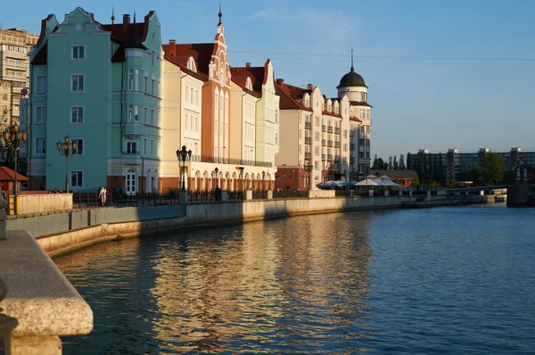 Ethnographic and trade center in evening, embankment of the Fishing Village in Kaliningrad, Russia. — Stock Photo, Image