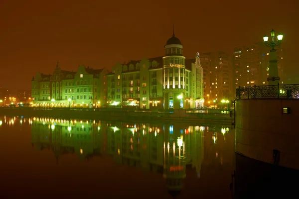 Centro etnografico e commerciale, argine del villaggio di pescatori di Kaliningrad, Russia — Foto Stock