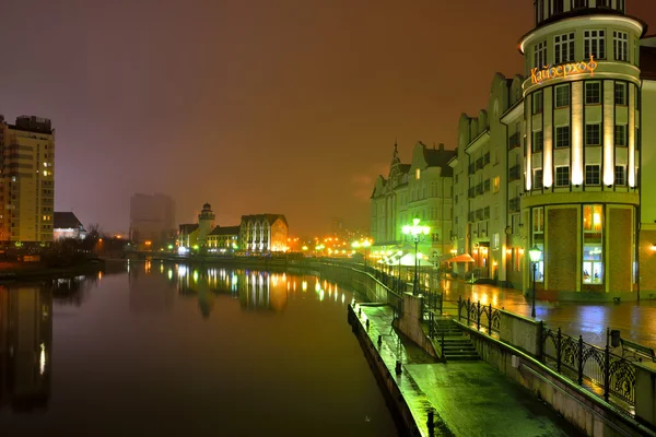 Centro etnografico e commerciale, argine del villaggio di pescatori di Kaliningrad, Russia — Foto Stock