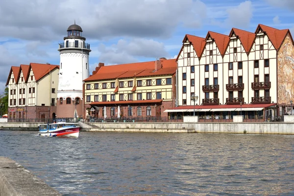 Etnografické a obchodní centrum, nábřeží rybářská vesnice v kaliningrad, Rusko. — Stock fotografie