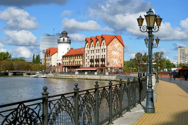 Centre ethnographique et commercial, remblai du village de pêcheurs à Kaliningrad, Russie . — Photo