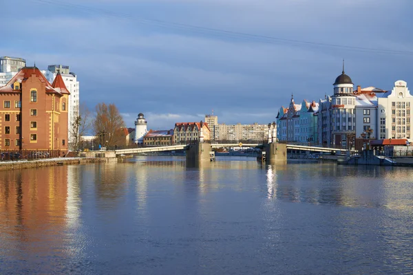 Etnografische en trade center, embankment van het vissersdorp in kaliningrad, Rusland. — Stockfoto