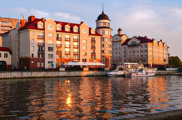 Centro etnografico e commerciale, argine del villaggio di pescatori di Kaliningrad, Russia — Foto Stock