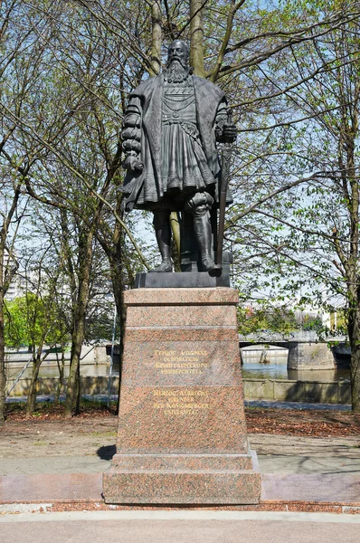 Monument van hertog albrecht in de buurt van kathedraal duomo. Kaliningrad — Stockfoto