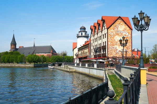 Centro etnografico e commerciale, argine del villaggio di pescatori di Kaliningrad, Russia . — Foto Stock