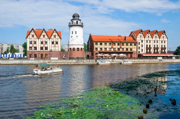 Etnografické a obchodní centrum, nábřeží rybářská vesnice — Stock fotografie