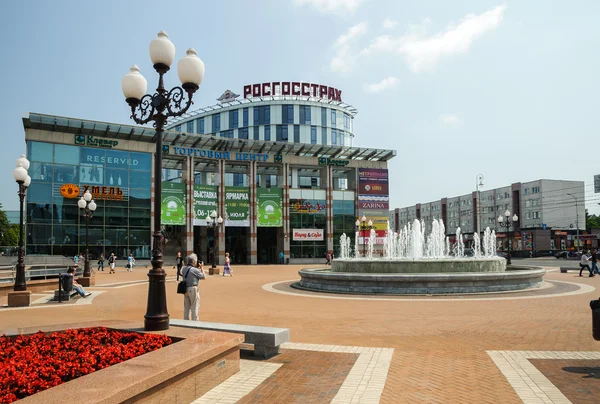 Winkelcentrum "Klaver" in overwinning vierkante. Kaliningrad — Stockfoto