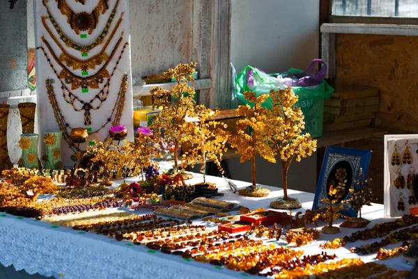 Street trading of amber souvenirs — Stock Photo, Image