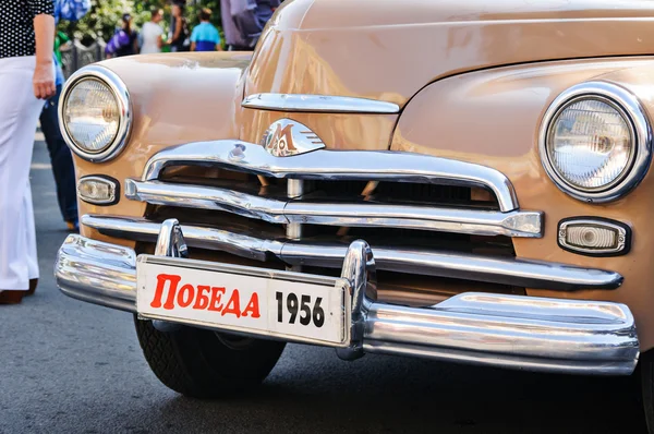 Front view of Russian retro car "Pobeda GAZ M-20" — Stock Photo, Image