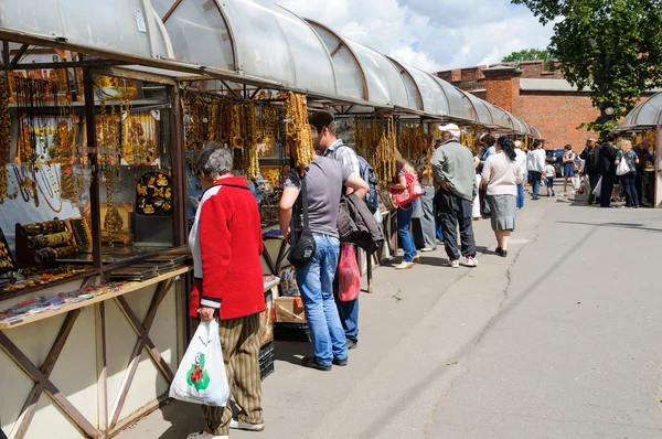 Recuerdo comercial de ámbar en la calle de Kaliningrado, Rusia — Foto de Stock