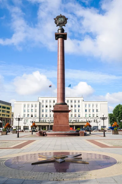 Columna triunfal en la Plaza de la Victoria — Foto de Stock