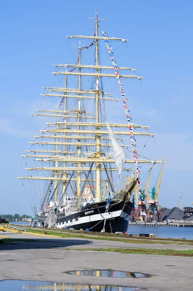 Russisches Segelschulschiff kruzenshtern. Kaliningrad — Stockfoto