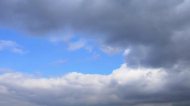 Hareket eden bulutlar