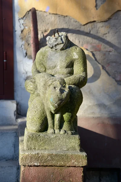 Sculptuur "kind met een kat." — Stockfoto