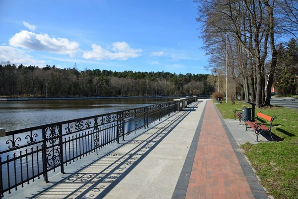 Renovated promenade of Quiet Lake — Stock Photo, Image