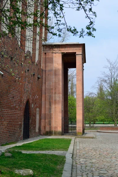 Гробница немецкого философа Иммануила Канта — стоковое фото