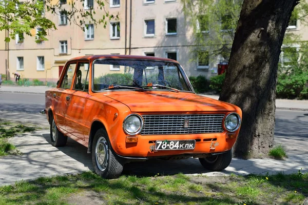 Yaşlı Sovyet araba vaz 2101 — Stok fotoğraf