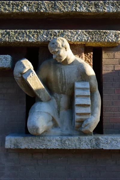 Bas relief "Work-mason." Kaliningrad — Stock Photo, Image