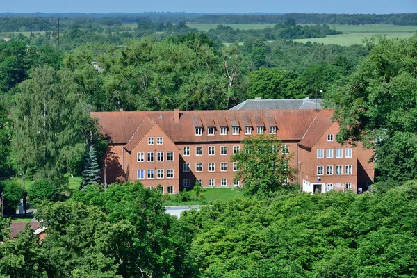 Blick auf das Schulgebäude — Stockfoto