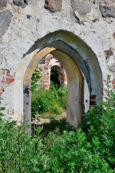 Ingången till förstörda kirche — Stockfoto