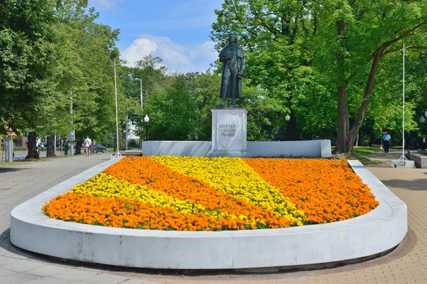 Standbeeld van friedrich schiller. Kaliningrad — Stockfoto