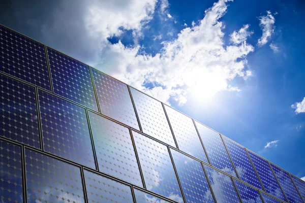 Panel solar contra el cielo azul —  Fotos de Stock