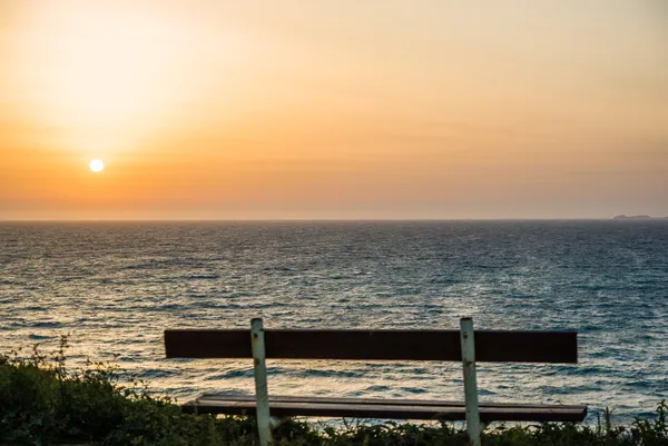 Hermosa puesta de sol y playa — Foto de Stock