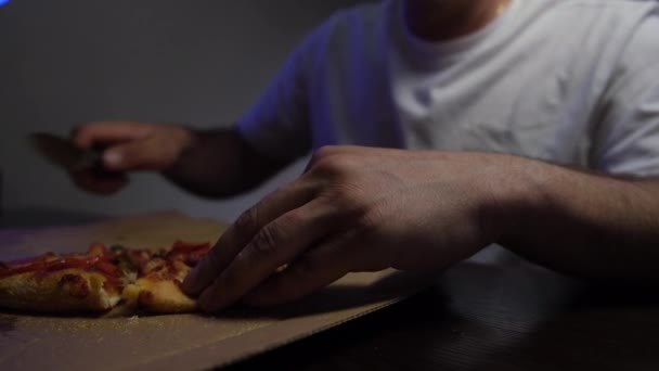 Hungry Man Cut Slice Pizza Eat High Quality Footage — Stock Video