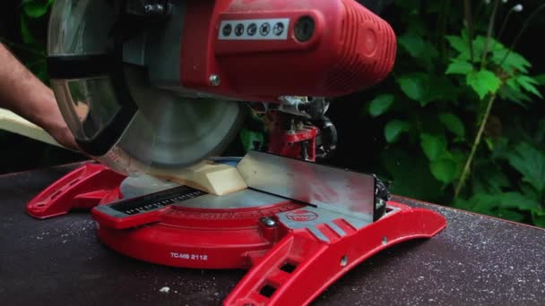 Garden Young Man Cuts Board Miter Saw Slow Motion High — Αρχείο Βίντεο