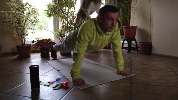 Young Man Doing Push Ups Exercises Home Keeping Himself Lockdown — Vídeos de Stock