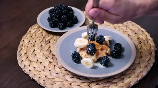 Milk Syrup Belgian Waffles Served Blackberries Sweet Breakfast Dessert Closeup — Stockvideo