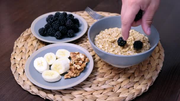 Top View Hand Making Breakfast Blackberry Granola Banana Nuts High — Vídeos de Stock