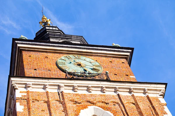 Krakow Polonya kasabasında ana Meydanı eski kule