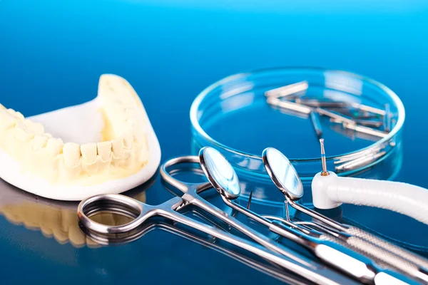 Tandläkare medicinska verktyg — Stockfoto