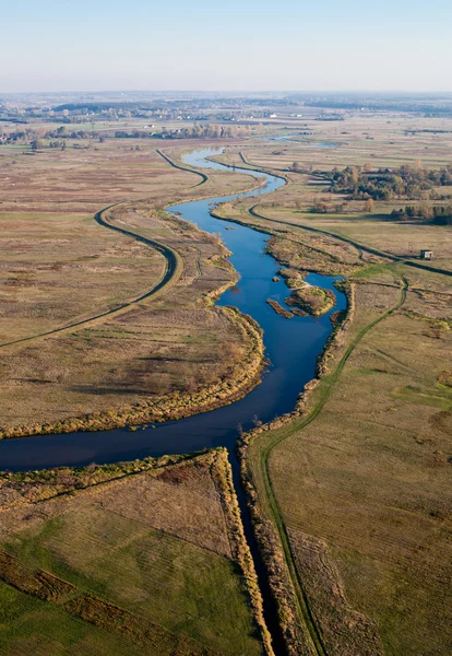 Luchtfoto van nida rivierlandschap weiden — Stockfoto