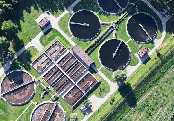 Vista aérea de planta de tratamiento de aguas residuales de la ciudad de Opole — Foto de Stock