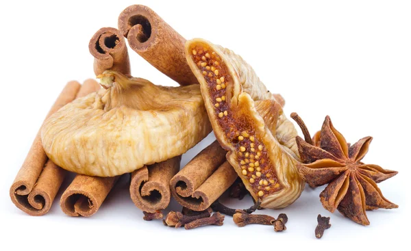 Closeup of dry figs with dry anise and cinnamon — Stock Photo, Image