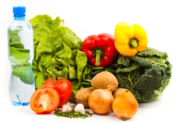 Verduras frescas aisladas sobre fondo blanco — Foto de Stock