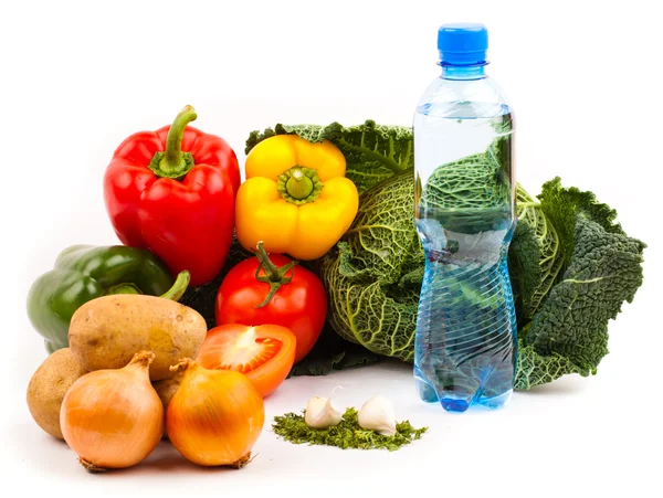 Verduras frescas aisladas sobre fondo blanco —  Fotos de Stock