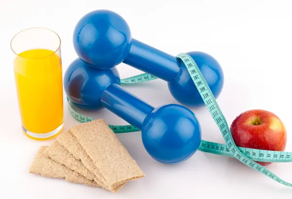 Attrezzature fitness e cibo sano isolato su bianco — Foto Stock