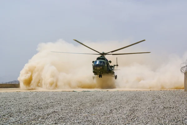 Helikopter iniş bulutu içinde